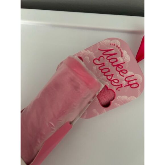 The Original MakeUp Eraser Pink Daily Cleansing Makeup Reusable Cloth & Mini SET - Picture 12 of 14